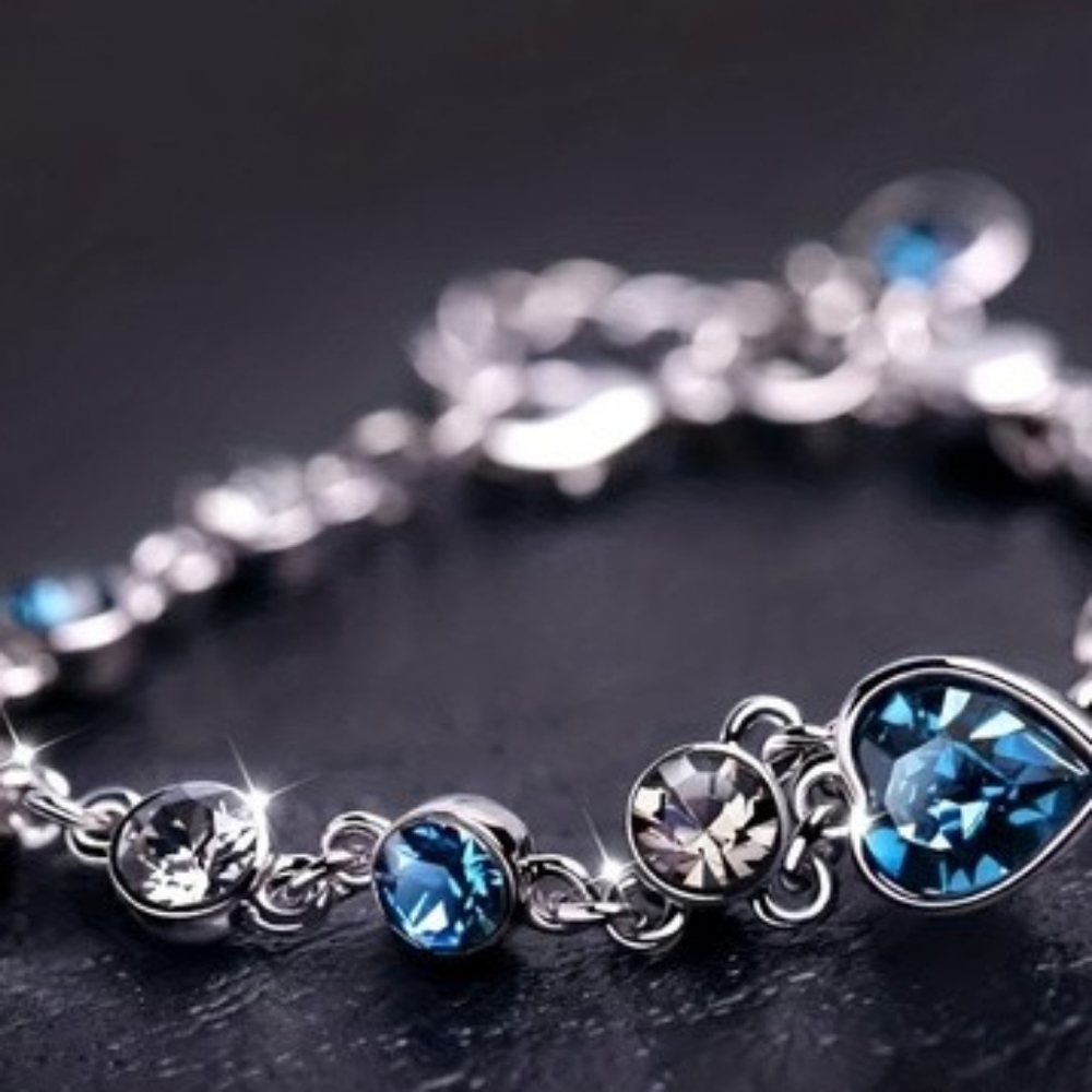 Heart Rhinestone Bracelet - Picture 1 of 3